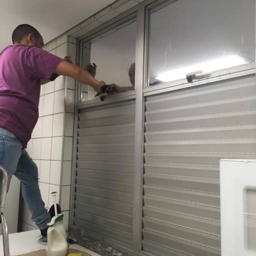 Instalação de Vinil e Insulfilm em Portas, Divisórias e Janelas por JRC Vidros