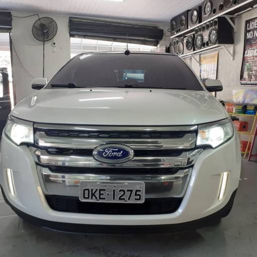 Instalação som insulfilm e lâmpada de Led por Dick Sound