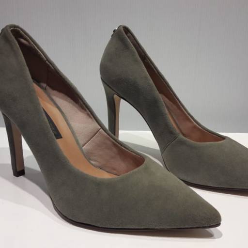 scarpin decote v