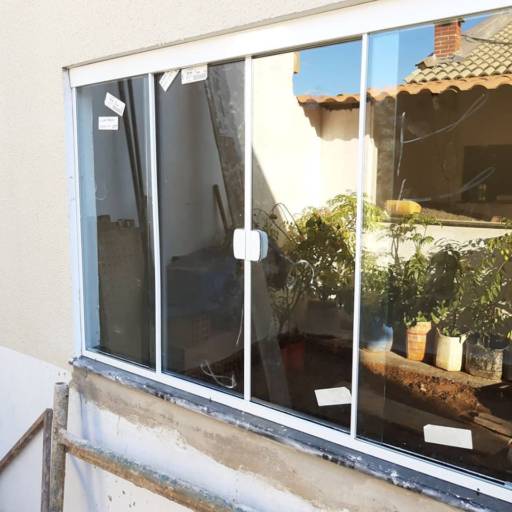 Janela incolor 4 folhas- alumínio branco