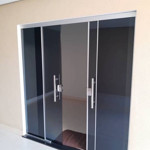 Portas e janelas vidro fumê por Top Vidros
