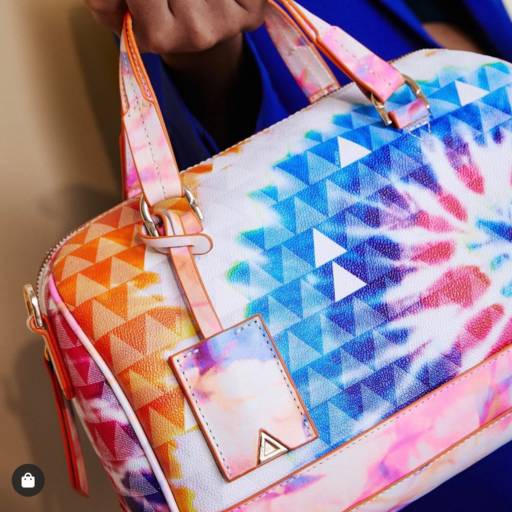 Coleção Shutz Tie Dye por Spettacolo Calçados 