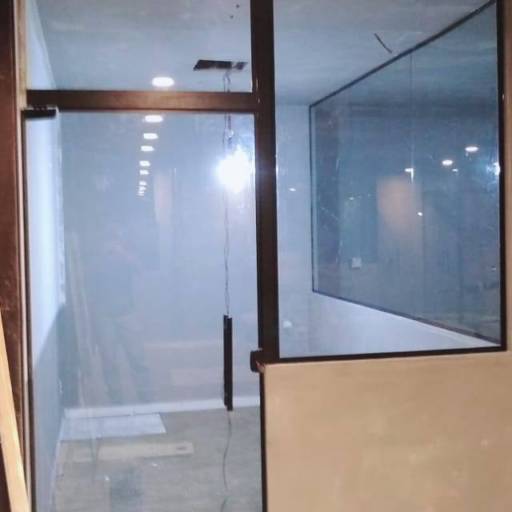 Divisória de escritório em vidro temperado 