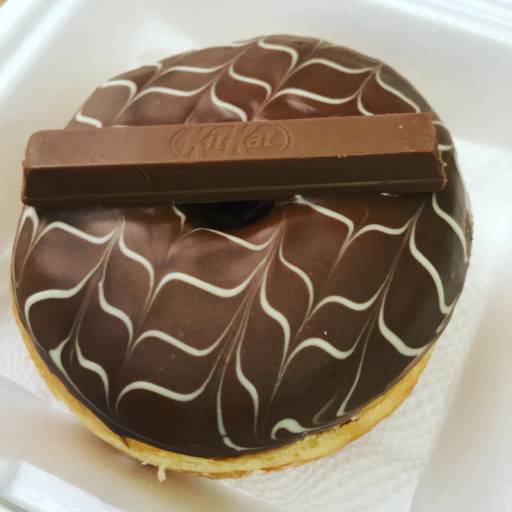 KIT KAT BLACK por Donuts Company