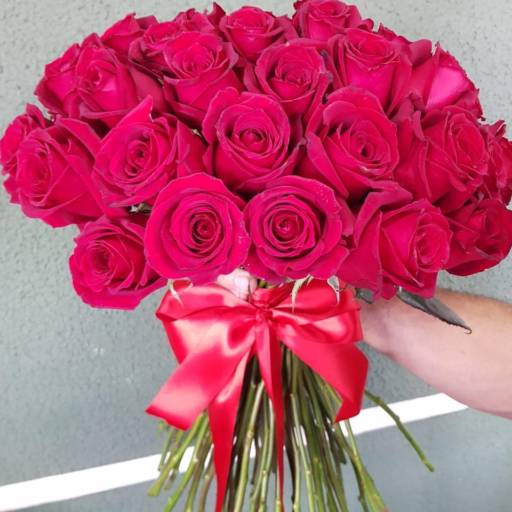 Comprar o produto de Buquê de Rosas Vermelhas  em Floriculturas pela empresa Floricultura Flores & Festas 24h em Foz do Iguaçu, PR por Solutudo
