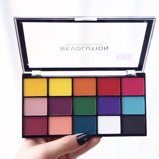 Paleta de sombras Revolution por Mônika Pasquarelli Cosméticos