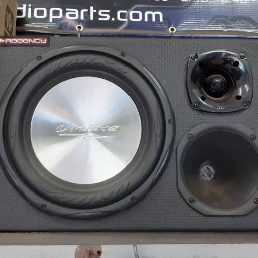 Caixa selada com falante por Ams Instalação de Som & Acessórios 