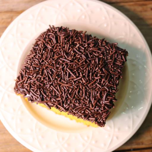 Bolo de cenoura com chocolate por Adorela Panificadora e Confeitaria