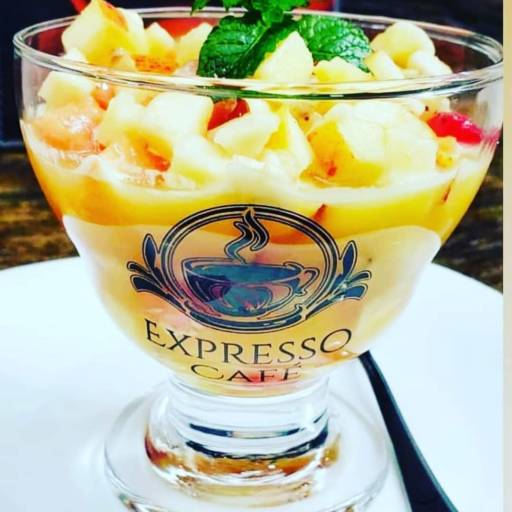 Comprar o produto de Salada de Frutas em Doces e Sobremesas pela empresa Expresso Cafė em Marília, SP por Solutudo