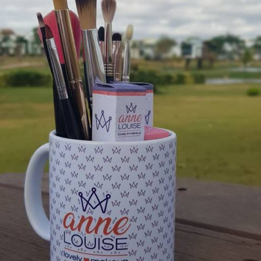 Caneca Coroa Anne Louise por Anne Louise 