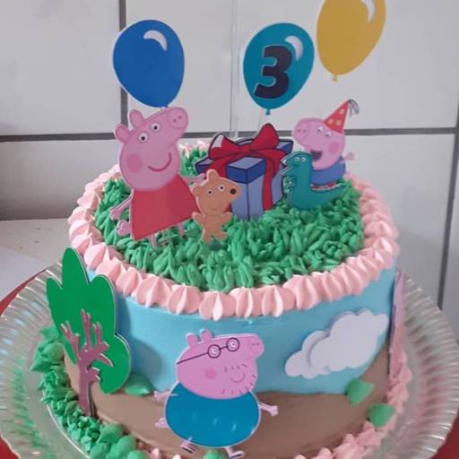 Bolo Temático: Peppa Pig por Cheiro Gostoso - Brigadeiros e Doces Artesanais 