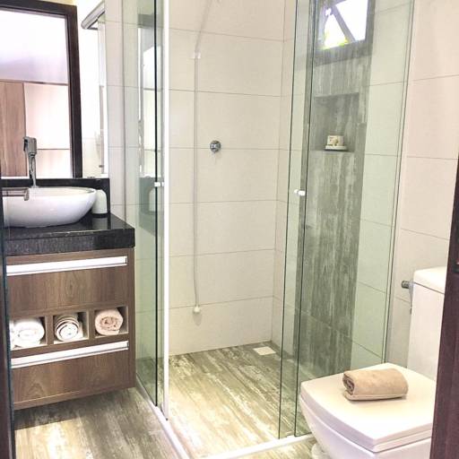 Studio Lagoa com Varanda Frente para Piscina e Jardins por Studios das Lagoas Boutique Studio Lagoa com Varanda Frente para Piscina e Jardins por Studios das Lagoas Boutique