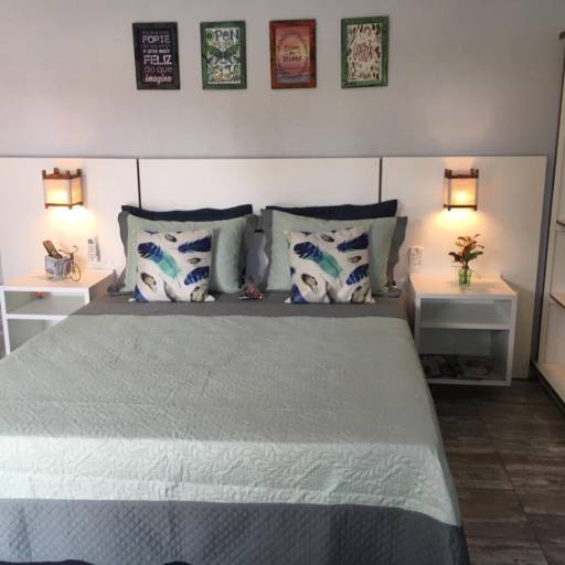 Studio Lagoa com Varanda Frente para Piscina e Jardins por Studios das Lagoas Boutique Studio Lagoa com Varanda Frente para Piscina e Jardins por Studios das Lagoas Boutique