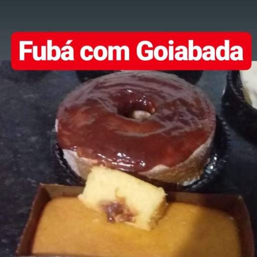 Bolo de Fubá com Goiabada  por Cheiro Gostoso - Brigadeiros e Doces Artesanais 