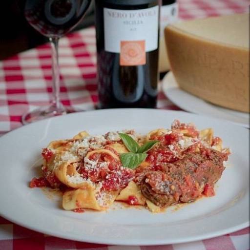 Pappardelle con Braciola por VinSanto Trattoria e Pizzeria - Restaurante Italiano