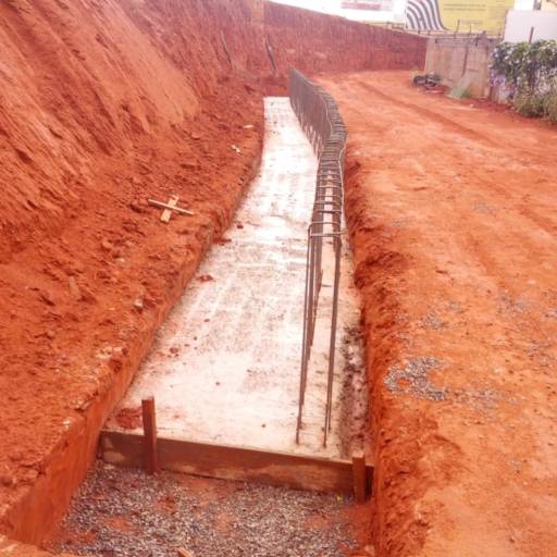 Execução de muro de arrimo - Cliente Prefeitura Municipal de Adamantina por Via Ambiental - Construção Civil