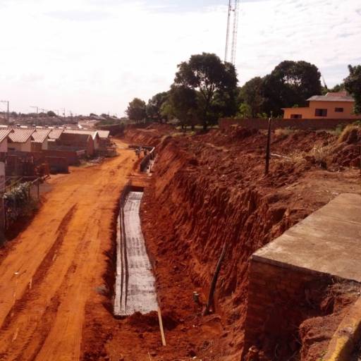 Execução de muro de arrimo - Cliente Prefeitura Municipal de Adamantina por Via Ambiental - Construção Civil