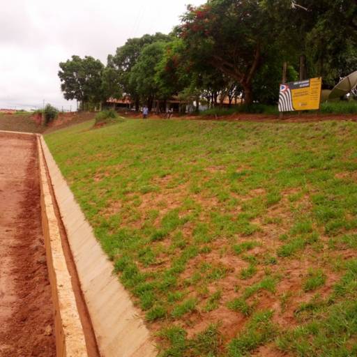 Execução de muro de arrimo - Cliente Prefeitura Municipal de Adamantina por Via Ambiental - Construção Civil