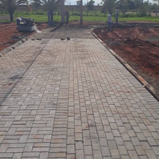 Pavimentação de piso intertravado por Via Ambiental - Construção Civil