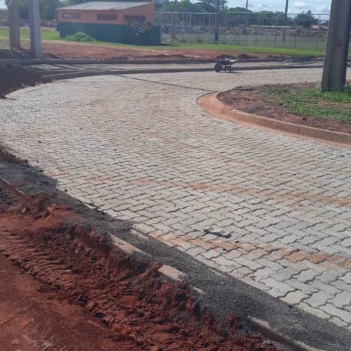 Pavimentação de piso intertravado por Via Ambiental - Construção Civil