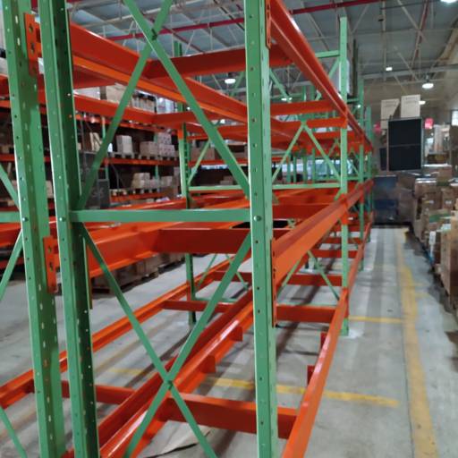 Manutenção e reforma em gôndolas