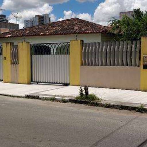 Casa a venda 5 quartos sendo 3 suítes bairro Santa Mônica 1 em Feira de Santana