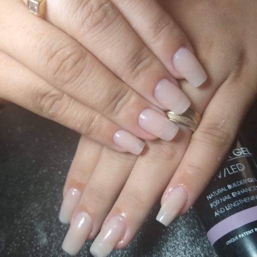 Alongamento em Gel  por Unhas Divas Botucatu