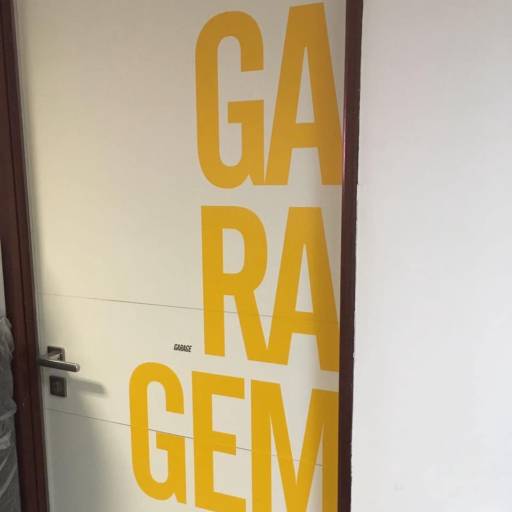 Sinalização por Signfix - Sinalização e Impressão Digital