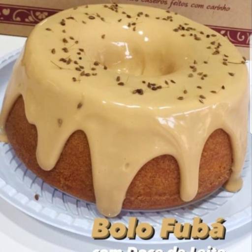 Bolo caseiro de Fubá com doce de leite