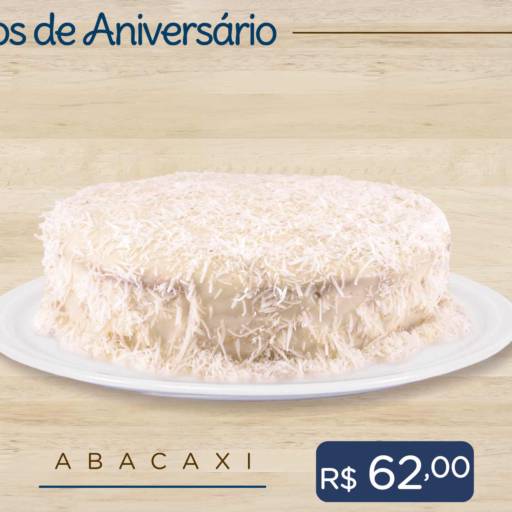 Bolo de Aniversário de Abacaxi por Casa de Bolos Passo Fundo