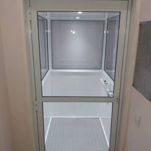 Porta de Pavimento em Atibaia, SP por Elevadores para Casa