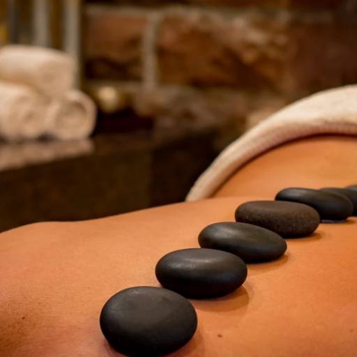 Comprar o produto de Massagem com pedras quentes em Clínicas de Estética e Beleza pela empresa Espaço Vital - Yara Gobi em Igaraçu do Tietê, SP por Solutudo