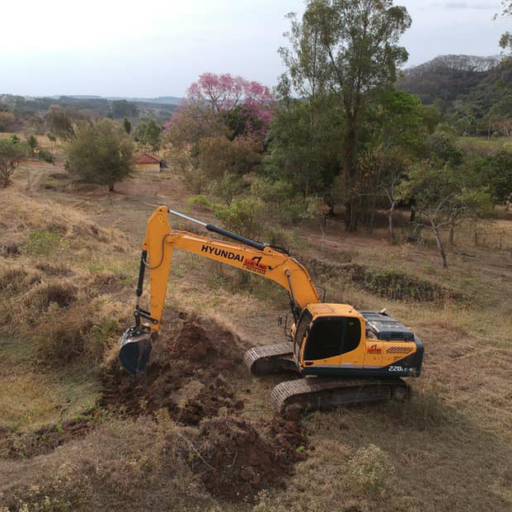 Comprar o produto de Escavadeira em Terraplanagens pela empresa Lucano Terraplanagem e Pavimentação em Assis, SP por Solutudo