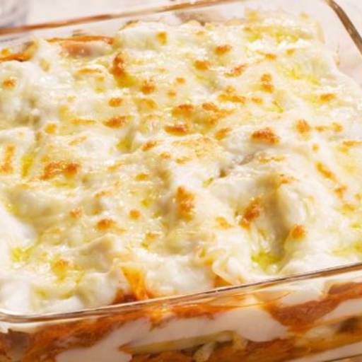 Lasanha ao Molho Branco • Quilo por Villa D'Ouro Rotisseria - Marmitas, Assados, Massas e Salgados.