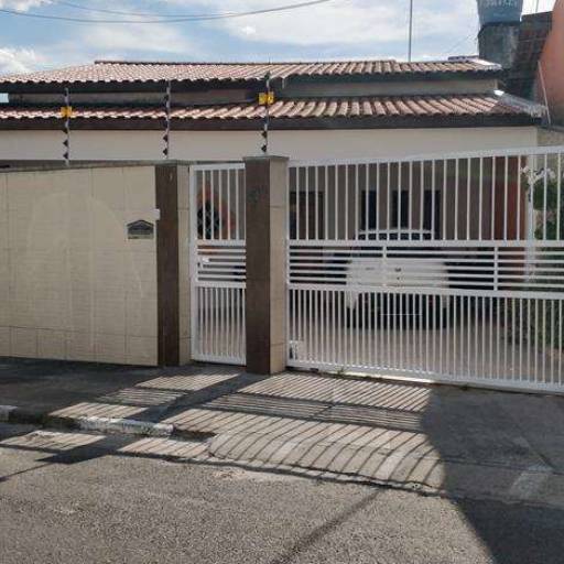 Casa a Venda com 03 Quartos sendo 01 Suíte perto do Centro de Feira de Santana