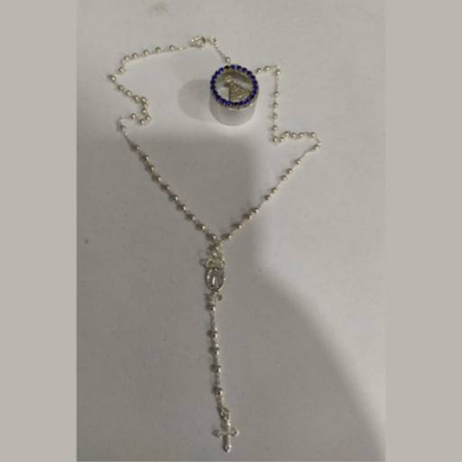 Relicário - Terço de Pescoço folheado em prata e em Pérolas por A Feira de Aparecida Online