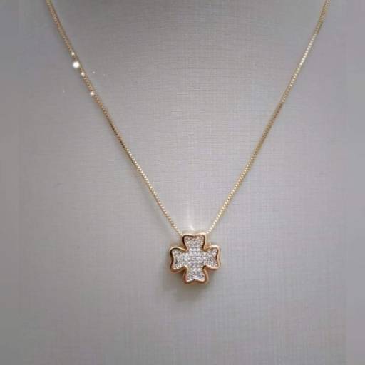 Colar trevo cravejado por Laís Faganello SemiJóias