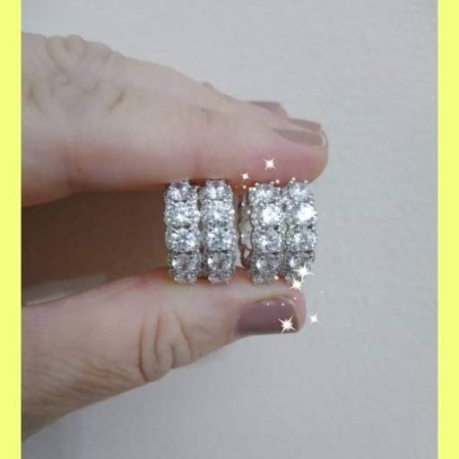 Rodhium branco e zircônias rodeadas de microzircônias, um luxo! por Laís Faganello SemiJóias