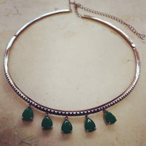 Choker de zircônia esmeralda e negra por Laís Faganello SemiJóias