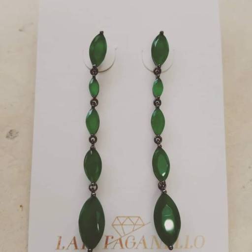 Brinco divo com zircônia esmeralda por Laís Faganello SemiJóias