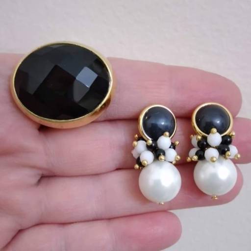 Pérolas e ônix compõe essa dupla perfeita por Laís Faganello SemiJóias