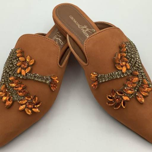 Mule Nobuk laranja Ouro por Geovana Freitas Calçados