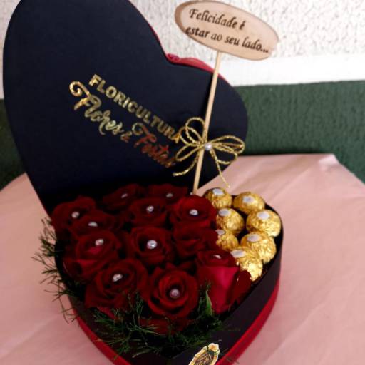 Box Coração de Rosas vermelhas e Ferrero Rocher 