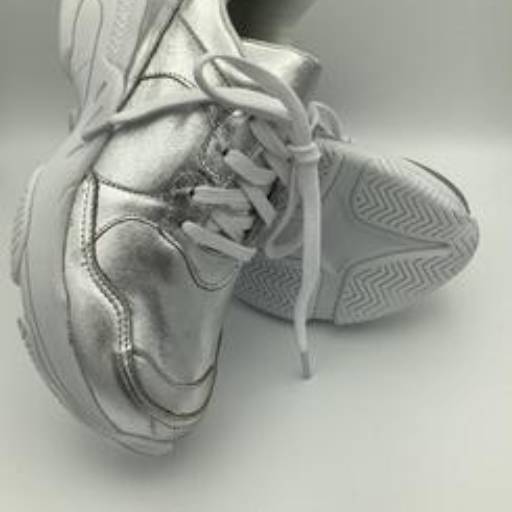 Tênis cristal Prata  por Geovana Freitas Calçados