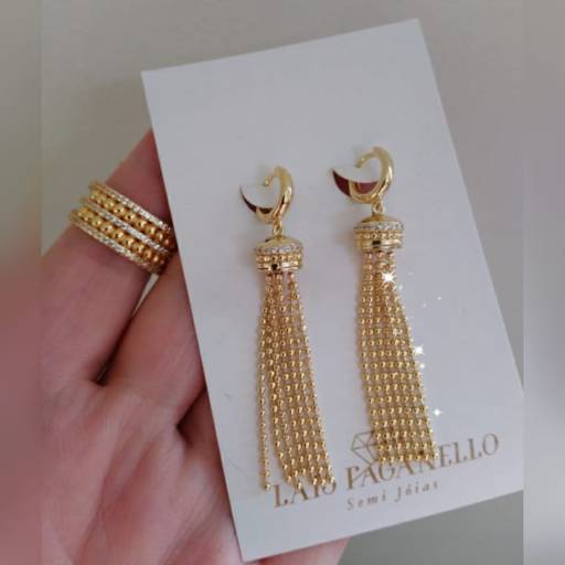 Conjunto maravilhoso com direito à chuva de bolinhas no banho de ouro por Laís Faganello SemiJóias