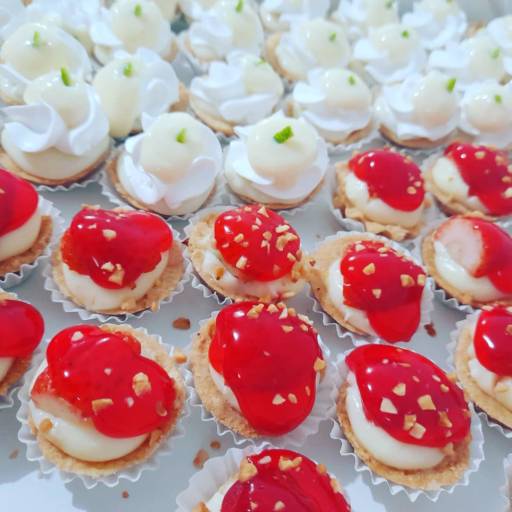 Tortinhas de Limão e Morango para Festas em Bauru por Li Doces - Confeitaria Artesanal 
