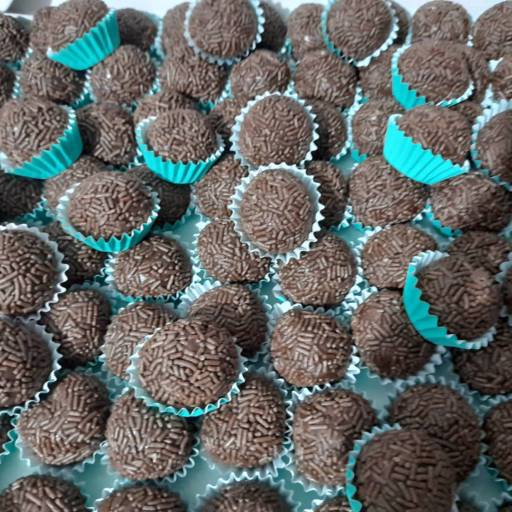 Brigadeiros para Festas em Bauru por Li Doces - Confeitaria Artesanal 