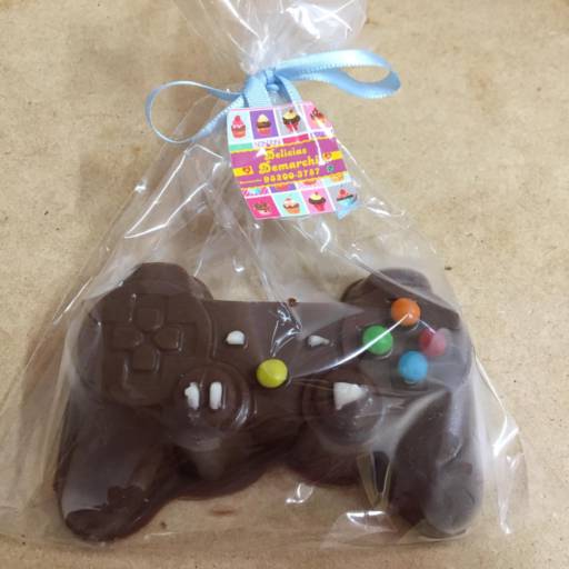 Controle recheado com brigadeiro. Chocolate ao leite. Peso 100 grs em Bauru, SP por Delícias Demarchi