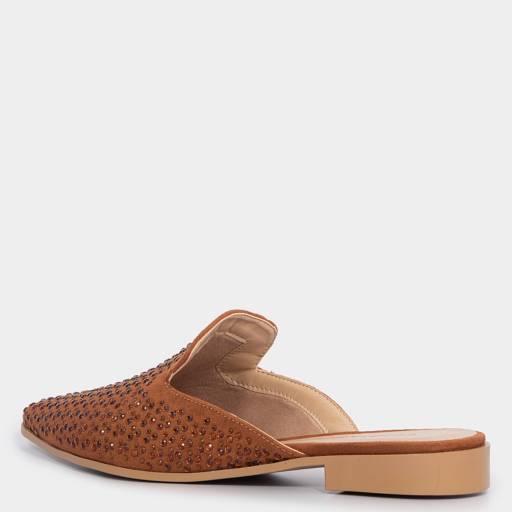 Mule Caramelo Bico Fino Detalhe Hot Fix em Bauru, SP por Constance Calçados