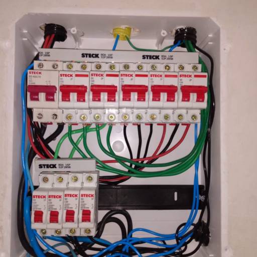 Organização e Verificação da Segurança do Quadro de Força por Mb Instalações e Manutenção Elétrica 